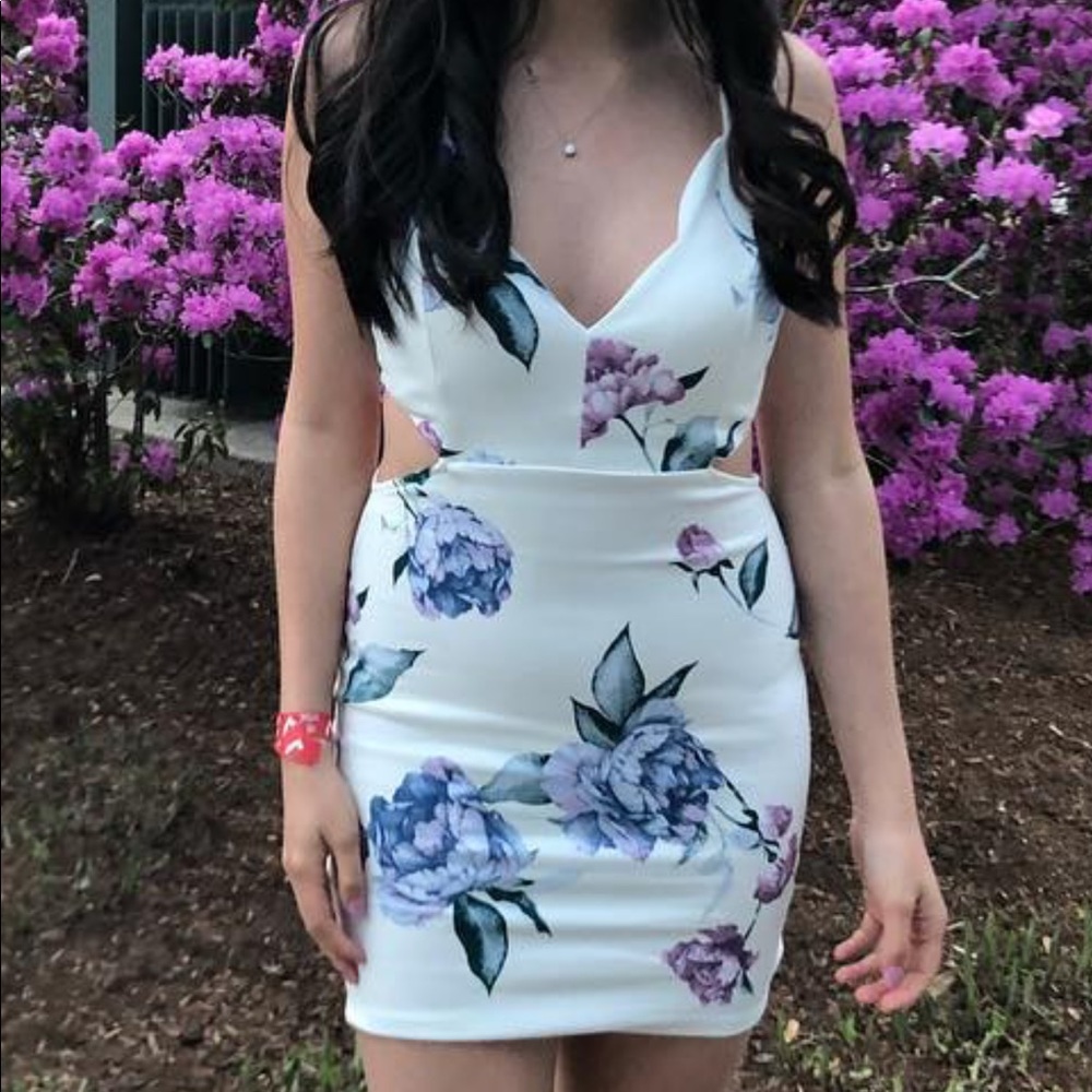 Blue Blush BodyCon Dress Size Medium Floral White